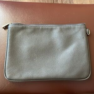 Jewell by Thirty-One Gray Pebbled Pocket
